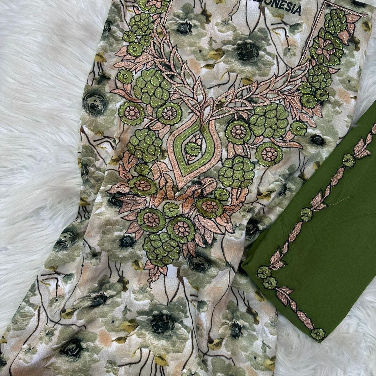 Gallery image for Silk mukhawwar embroidery with sheila served with stone Y-05