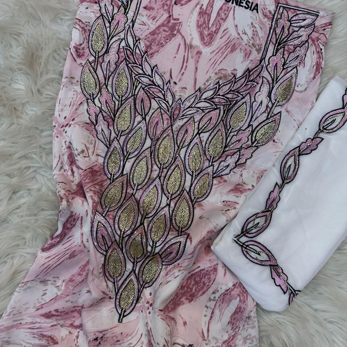 Gallery image for Silk mukhawwar embroidery with sheila served with stone Y-05