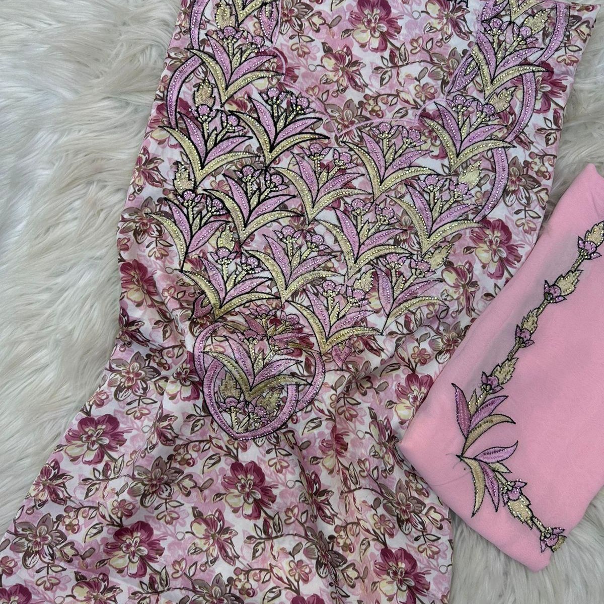 Gallery image for Silk mukhawwar embroidery with sheila served with stone Y-05